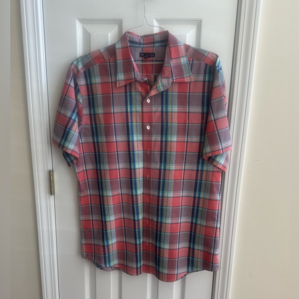 Gently Worn Men’s Gap Plaid Short Sleeve Shirt - Red and Blue